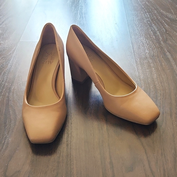 Sz 6 Naturalizer Warner Pump (Creme Brulee/Nude) - Picture 2 of 4